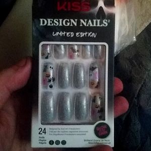 Halloween Limited Edition nails by Kiss